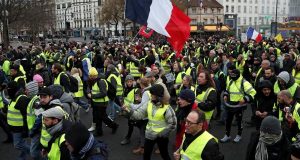 Zanga-Zanga A Faransa A Lokacin Da Ake Dakon Sanarwar Shugaban Kasar