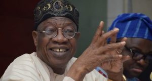 Sallamar Ministoci: Lai Muhammad Ya Ce Buhari Bai Da Wani Shiri Na Sauke Ministocin Sa