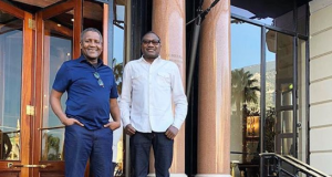Attajiran Najeriya Sun Yiwa Super Eagles Alkawarin Kudade Aliko Dangote (L) Da Femi Otedola (R)