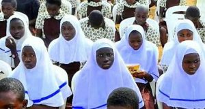 Hana Sa Hijabi: Iyayen Dalibai Sun Gargadi Shugabar Makarantar Sakandare Ta Isi
