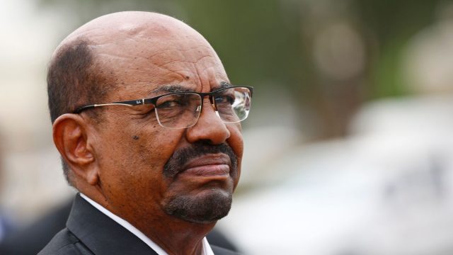 https-cdn.cnn.comcnnnextdamassets190411004507-file-omar-albashir-03 Al-Bashir Ya Ce Yariman Saudiyya Ne Ya Ba Su Kudin Da Aka Kama