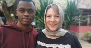 Soyayyar Yanar Gizo: Hisbah Ta Gayyaci ‘Yar Amurka Da Ta Je Auren Matashi A Kano Soyayyar Yanar Gizo: Hisbah Ta Gayyaci ‘Yar Amurka Da Ta Je Auren Matashi A Kano