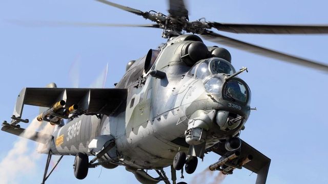 Tsaro: Sojin Sama Na Naijeriya Sun Kashe ‘Yan Bindiga 400 A Zamfara Da Katsina – DHQ Hedkwatar tsaro ta Nijeriya ta ce rundunar Operation Hadarin Daji ta halaka sama da ‘yan bindiga 200 a jihohin Zamfara da Katsina. Shugaban sashen yada labarai na hedkwatar Major Janar John Enenche ya tabbatar da haka a cikin wata takarda da ya fitar, inda ya kara da cewa rundunar ta kuma ci gaba da kakkabe sauran ‘yan bindigan da ke yankin. Haka kuma, ya ce an kashe ‘yan bindiga a kalla 200 a sansanin ‘yan bindiga da ke Mai Bai a karamar hukumar Jibia da kuma Kurmin Kura da ke Zurmi a jihar Zamfara a tsakanin ranakun 22 da 23 na watan Mayu. Enenche ya cigaba da cewa, an kai samamen ne da jiragen yaki bayan an samu tabbacin cewa, wuraren biyu sun kasance maboyar ‘yan bindigar kuma adanar shanun sata. Kawo yanzu dai, shugaban rundunar sojin sama na Nijeriya ya bada umarnin kara tura kayan aiki zuwa jihohin Kaduna da Neja daNasarawa da Kogi, domin dakile duk wani harin ‘yan bindigan.