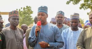 Bunkasa Ilimi: Gwamna Zullum Ya Saka Marayu Fiye Da 5,000 Makaranta A Monguno Zulum Ya Mika Tallafi Ga Gidaje 10,000, A Garin Ran Da Ke Higar Borno