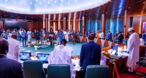 COVID-19: Shugaba Buhari Da Wasu Ministoci Sun Killace Kansu