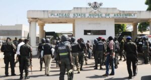 Jami’an ‘Yan Sanda Sun Kwace Iko Da Zauren Majalisar Dokoki Ta Jihar Filato