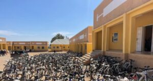 Gwamnatin Zulum Ta Raba Wa Yaran Makaranta Keken Hawa 6000 A Borno