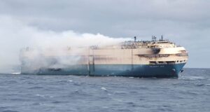 Portugal: Gobara Na Ci Gaba Da Cinye Dubban Motocin Alfarma Da Ke Cikin Wani Jirgin Ruwa