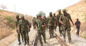 Harin Rijana: Babban Hafsan Sojin Nijeriya Ya Kai Ziyara Inda Aka Kai Wa Jirgin Ƙasa Hari