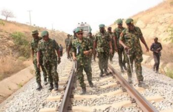 Harin Rijana: Babban Hafsan Sojin Nijeriya Ya Kai Ziyara Inda Aka Kai Wa Jirgin Ƙasa Hari