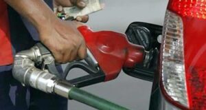 Farashin Mai: An Kara Kudin Fetur Daga Naira 165 A Hukumance