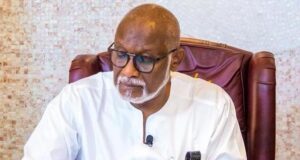 Gwamnan Ondo Ya Umarci A Kori Ma’aikatan Dake Karɓan Albashi Biyu