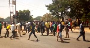 Shari’a: Mu Talakawa Ne Ba Za Mu Iya Yin Belin Yaranmu Ba 98667865 zanga zangar wuse1