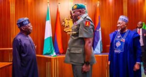 Tinubu Ya Daga Darajar Babban Hafsan Sojin Kasa Na Riko Tinubu Decorates Acting COAS Oluyede With Lieut. General Rank 20241105 200021 0000