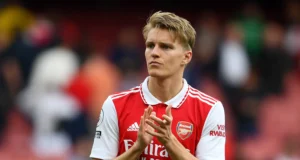 Samun Sauki: Odegaard Ya Koma Yin Atisaye A Arsenal martin odegaard arsenal applauds fans 817473980