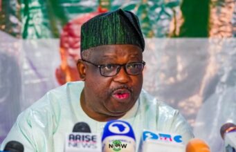 Jita-Jita: Gwamnan Filato Ya Musanta Labarin Sauya Sheka Zuwa APC Caleb Muftwang e1679390473540