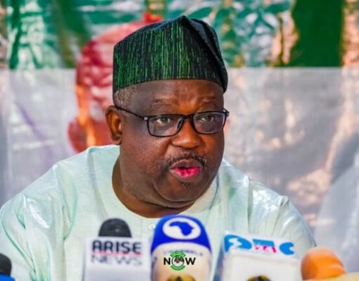 Jita-Jita: Gwamnan Filato Ya Musanta Labarin Sauya Sheka Zuwa APC Caleb Muftwang e1679390473540