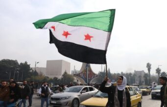 Hamɓarar Da Gwmanatin Assad: Al’ummar Syria Na Bikin Murna Syria+New+Flag+EDITED